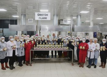 BAŞKAN ATAY’DAN EFELER’İN KADIN EMEKÇİLERİNE ARMAĞAN