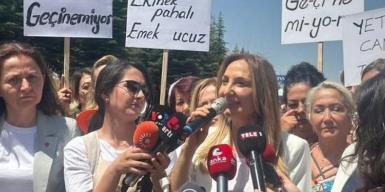 Nazlıaka: Halk, borcu borçla kapatmaya çalışıyor