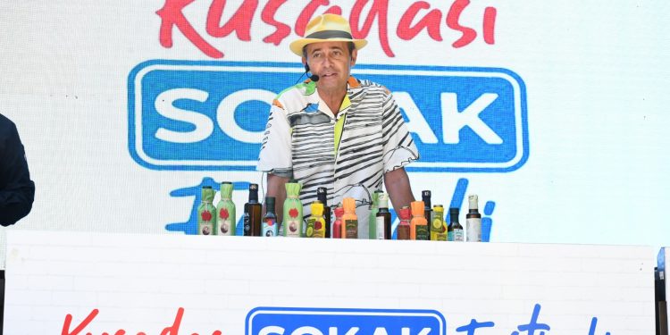 KUŞADASI SOKAK FESTİVALİNİN İKİNCİ GÜNÜ ZEYTİNYAĞI TADIM ATÖLYESİ İLE BAŞLADI