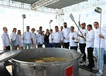 SOKAK FESTİVALİNİN DEV KAZANI BU KEZ DAYANIŞMA İÇİN KAYNADI