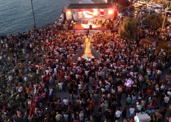 KUŞADASI BİR KEZ DAHA “HAYAT SOKAKTA” DEDİ