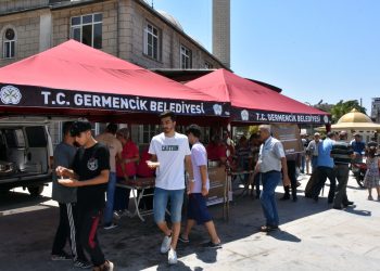 GERMENCİK BELEDİYESİ VATANDAŞLARA AŞURE İKRAMINDA BULUNDU