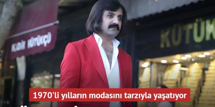 1970´li yılların modasını tarzıyla yaşatıyor! Gören bir daha bakıyor