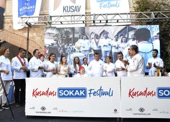 TÜRKİYE KUŞADASI SOKAK FESTİVALİ’NDE BULUŞTU