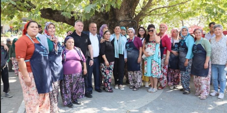 BAŞKAN ÇERÇİOĞLU SELATİN PAZARI’NI ZİYARET ETTİ