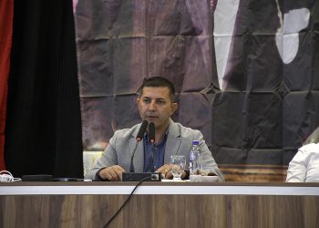 Başkan Günel’den Yanmayan Direkleri Aydem’e Bildirmekten Bıktık!