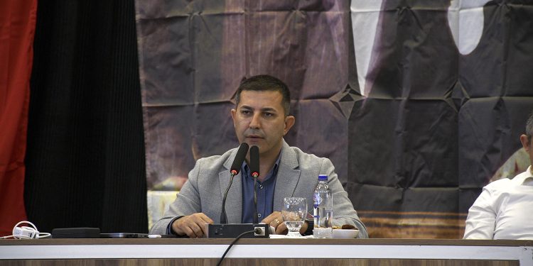 Başkan Günel’den Yanmayan Direkleri Aydem’e Bildirmekten Bıktık!