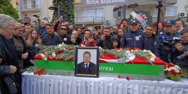 Çine Belediye Başkanı Enver Salih Dinçer belediye önünde düzenlen törenle son yolculuğuna uğurlandı