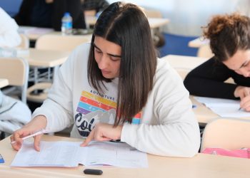 AYDIN BÜYÜKŞEHİR BELEDİYESİ MEMUR ADAYLARININ YANINDA