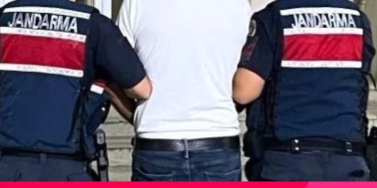 Uyuşturucu Ticareti Yapan İki Torbacı Kuşadası’nda Yakalandı