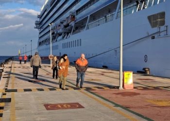 Kuşadası’na yılın ilk kruvaziyer gemisi geldi