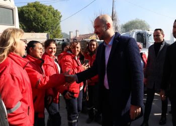 Söke Belediyesi İşçilerinden Başkan Arıkan’a davul zurnalı karşılama