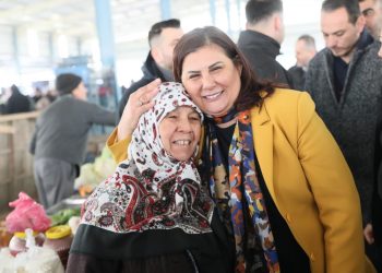 BAŞKAN ÇERÇİOĞLU SÖKE BAĞARASI SALI PAZARI’NDA VATANDAŞLARLA BULUŞTU