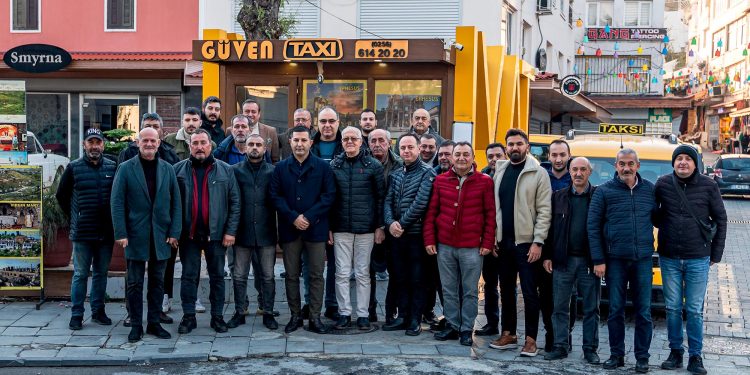 Kuşadası Belediye Başkanı Ömer Günel, şoför esnafıyla bir araya geldi