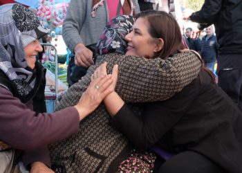 BAŞKAN ÇERÇİOĞLU, EFELER CUMARTESİ PAZARI’NDA VATANDAŞLARLA BULUŞTU