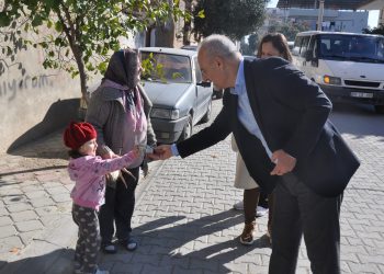BAŞKAN KIVRAK, HER SOKAĞA GİRİYOR, HER KAPIYI ÇALIYOR