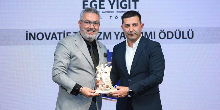 BAŞKAN GÜNEL’E ‘İNOVATİF TURİZM YATIRIMI’ ÖDÜLÜ