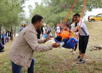 BAŞKAN ÖMER GÜNEL KUŞADALI ÇOCUKLARIN KAHRAMANI OLDU