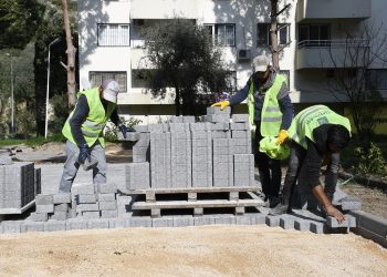 KUŞADASI’NDA YOL YAPIM ÇALIŞMALARI KİRAZLI YOLU İLE SÜRÜYOR