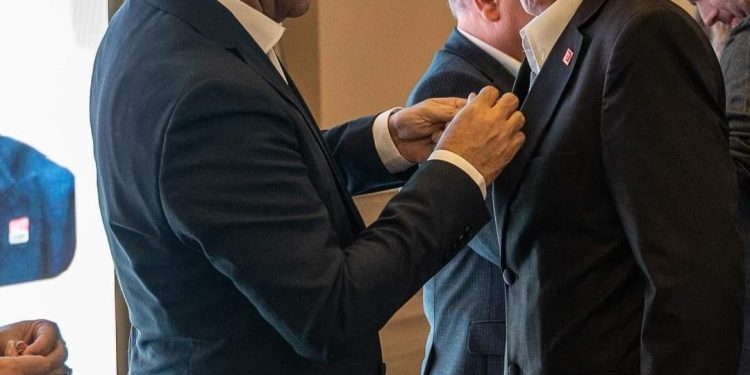 YEREL SEÇİM ÖNCESİ KUŞADASI CHP’DE TOPLU ÜYELİK TÖRENİ