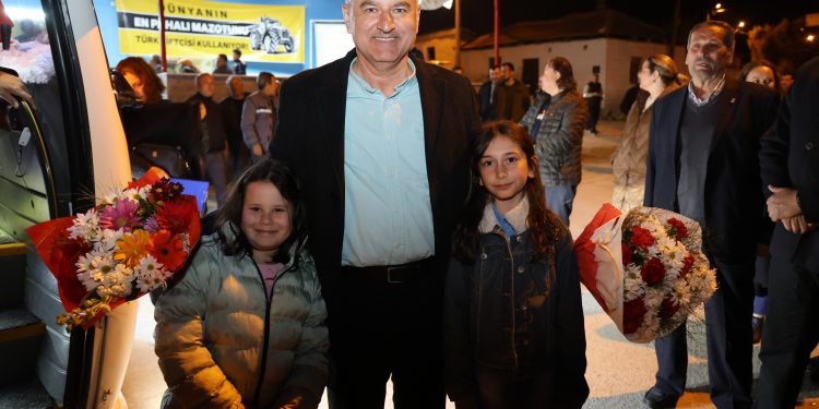 BAŞKAN KIVRAK, ÇOCUKLARI SEVİNDİRDİ