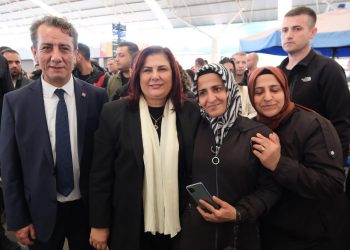 BAŞKAN ÇERÇİOĞLU, EFELER FATİH PAZARYERİ’NDE VATANDAŞLARLA BULUŞTU