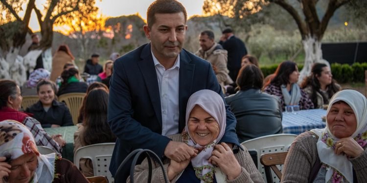 BAŞKAN ÖMER GÜNEL KİRAZLILI HEMŞEHRİLERİYLE İFTAR SOFRASINDA BULUŞTU