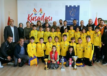 BAŞARILI SPORCULARDAN BAŞKAN ÖMER GÜNEL’E ZİYARET