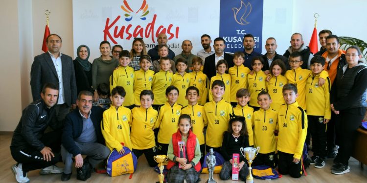 BAŞARILI SPORCULARDAN BAŞKAN ÖMER GÜNEL’E ZİYARET