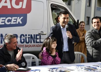 BAŞKAN ÖMER GÜNEL UYDUKENT’TE ÇİÇEK MEŞALE VE PANKARTLARLA KARŞILANDI