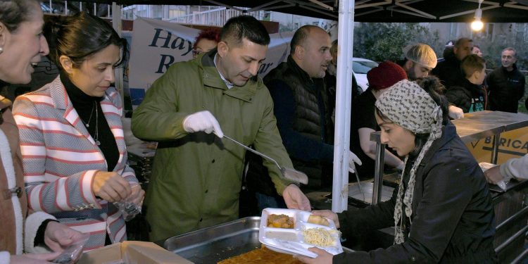 BAŞKAN ÖMER GÜNEL HACIFEYZULLAH MAHALLESİ SAKİNLERİYLE İFTAR SOFRASINDA BULUŞTU