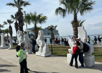 SUN PRINCESS YOLCULARI NEOPOLİS HEYKELLERİNE HAYRAN KALDI