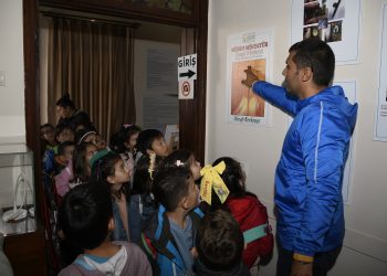 KUŞADASI’NDA ÖĞRENCİLER GEZEREK ÖĞRENİYOR