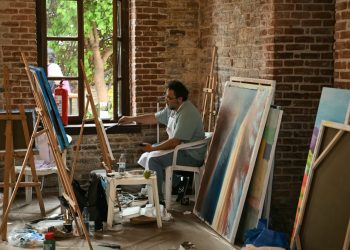 DÜNYANIN FARKLI ÜLKELERİNDEN RESSAMLAR KUŞADASI’NDA BULUŞTU