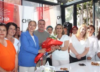 CHP Kuşadası Kadın Kolları’nda Nöbet Değişimi