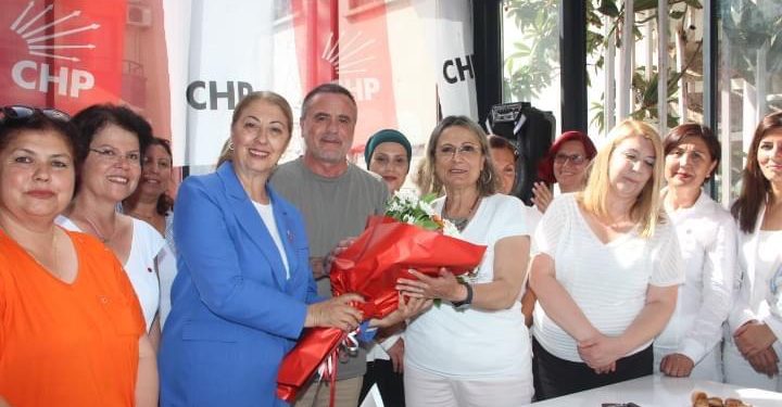 CHP Kuşadası Kadın Kolları’nda Nöbet Değişimi