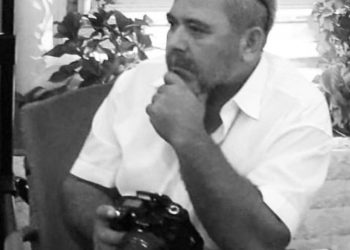 Akça Kavak Yaprağı Gibi Bir O Yanaaa Bir Bu Yanaa