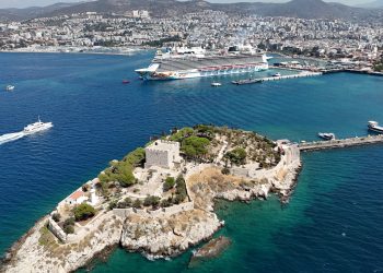 30 Ağustos Zafer Bayramı Kuşadası’nda turizm bayramına döndü