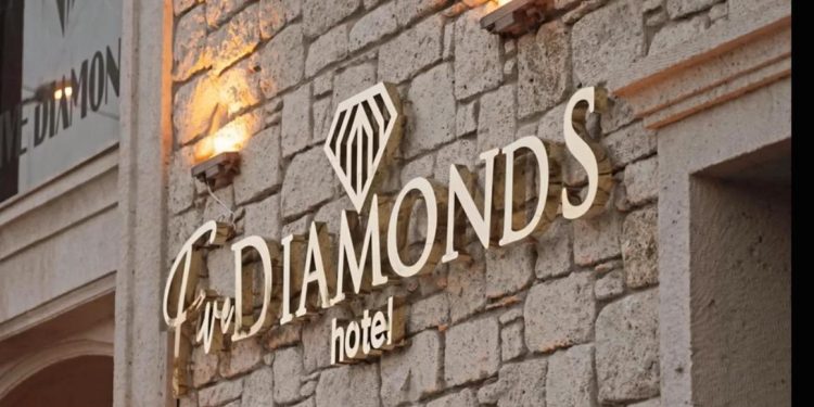 Ünlülerin yeni gözdesi, Five Diamonds Hotels İzmir Alaçatı’da açıldı