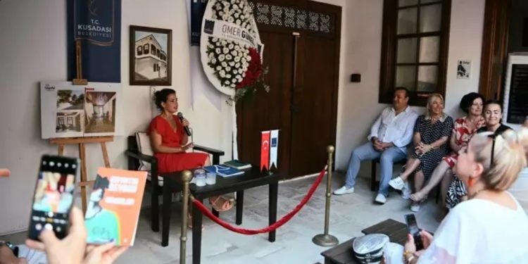 Pelin Batu, Kuşadası’nda okurlarıyla buluştu