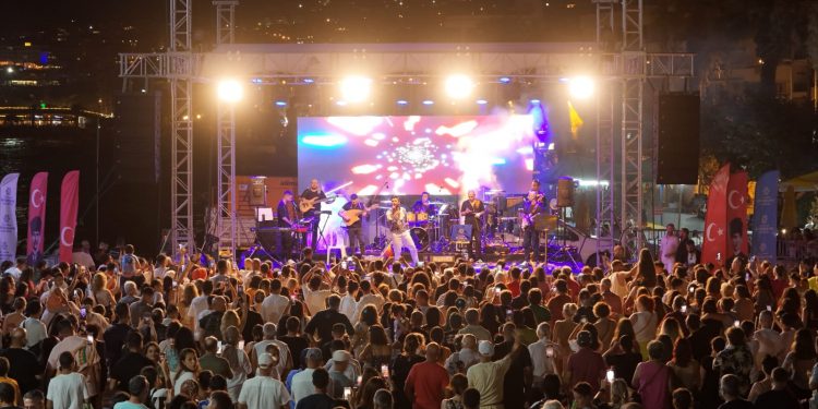 ÇERÇİOĞLU VE GÜNEL’DEN KUŞADASI’NDA YAZ KONSERİ