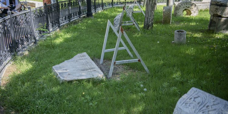 VANDALLARIN SON HEDEFİ ARKEOLOJİK ESERLER OLDU