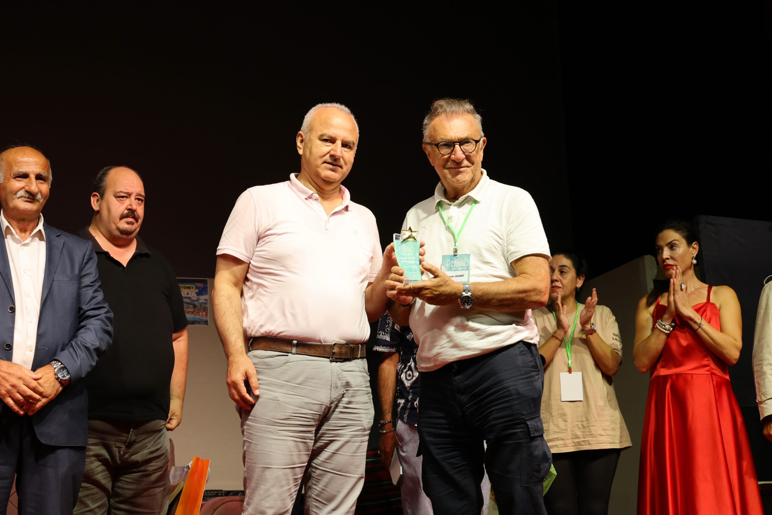 ÜNLÜ OYUNCU TAMER LEVENT’TEN ÇİNE TİYATROSUNA ÖVGÜ DOLU SÖZLER