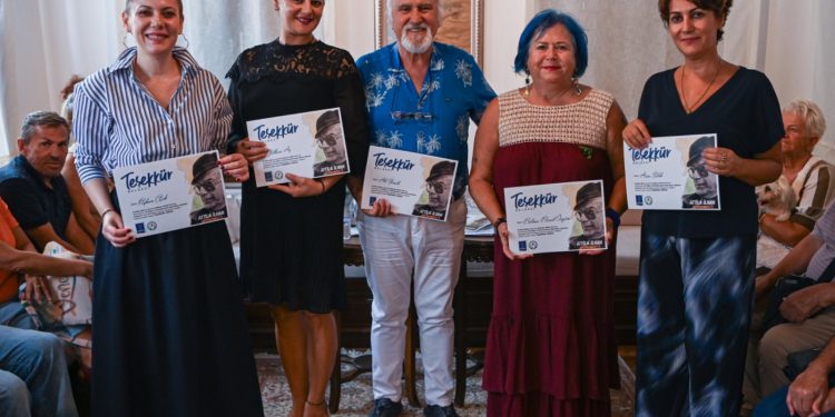 KUŞADASI’NDA ATTİLA İLHAN 19. ÖLÜM YILDÖNÜMÜNDE ANILDI