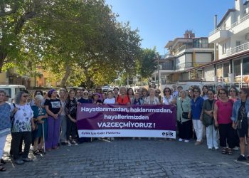 KUŞADASI’NDA KADINLAR SAHADAYDI