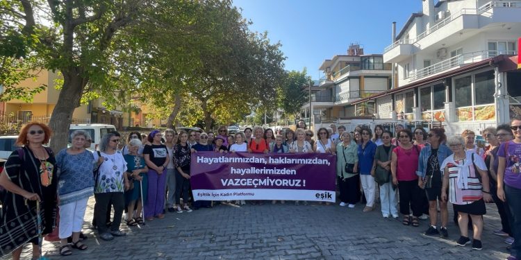 KUŞADASI’NDA KADINLAR SAHADAYDI