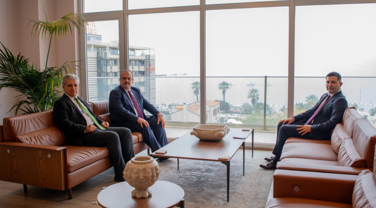 VALİ Canbolat’tan Başkan Ömer Günel’e nezaket ziyareti