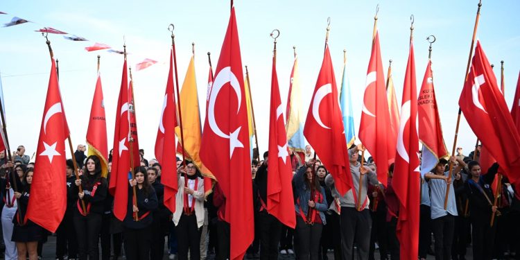 KUŞADASI ATA’SINI SAYGI VE ÖZLEMLE ANDI