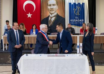 CREİL DELEGASYONU KUŞADASI BELEDİYE MECLİSİ’NİN KONUĞU OLDU