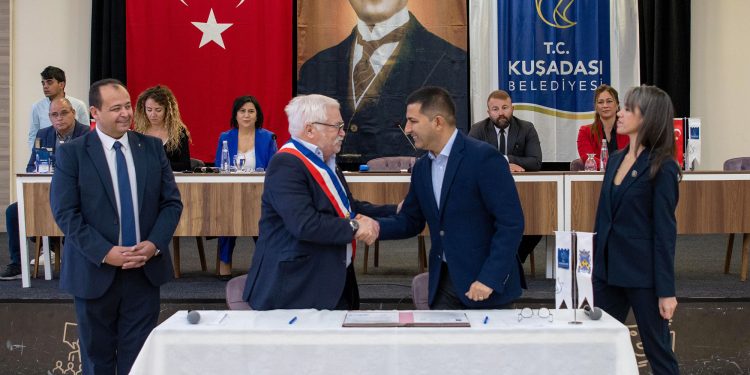 CREİL DELEGASYONU KUŞADASI BELEDİYE MECLİSİ’NİN KONUĞU OLDU